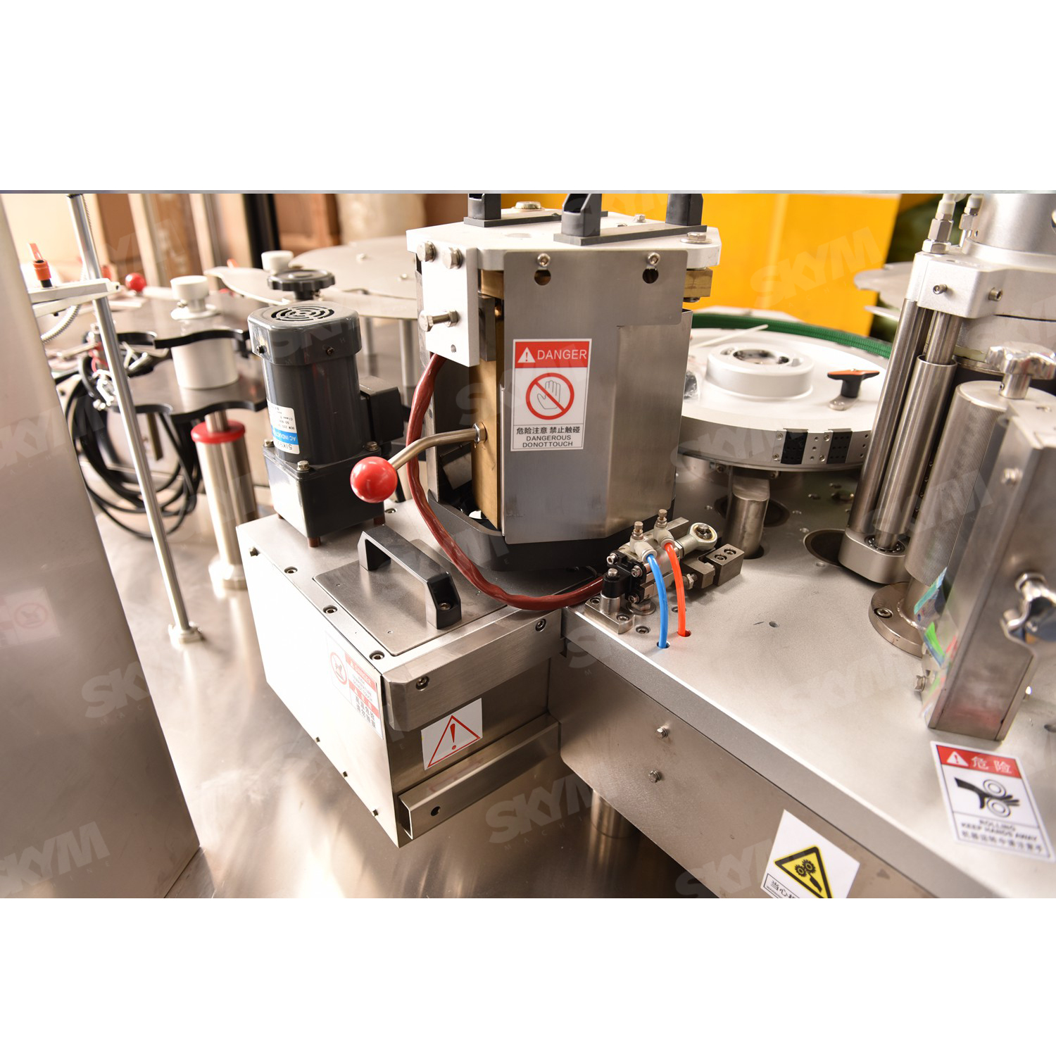 Máquina de etiquetado de botellas de agua de fusión en caliente OPP de alta velocidad